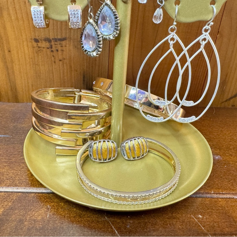 Gold Butterfly Earring and Bracelet Bundle - Picture 4 of 10